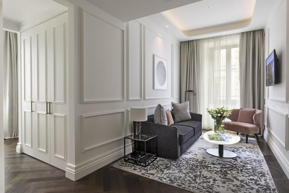 Intercontinental Rome Ambasciatori Palace Room Type - 1 Bedroom Suite Via Veneto View