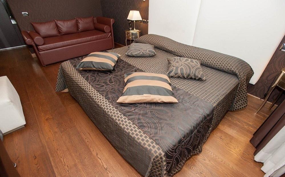 LH Hotel Andreotti Room Type - Standard Quadruple Room