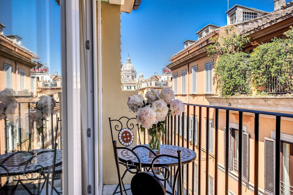 Rome55 - Piazza di Spagna - Tap to explore photos