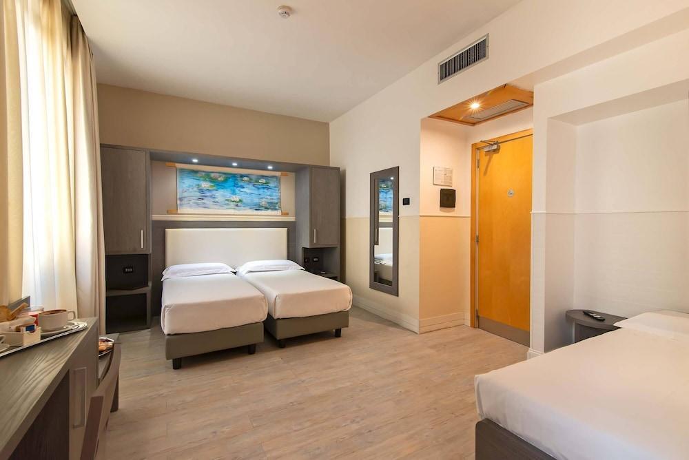 Hotel Aphrodite Room Type - Superior Triple Room