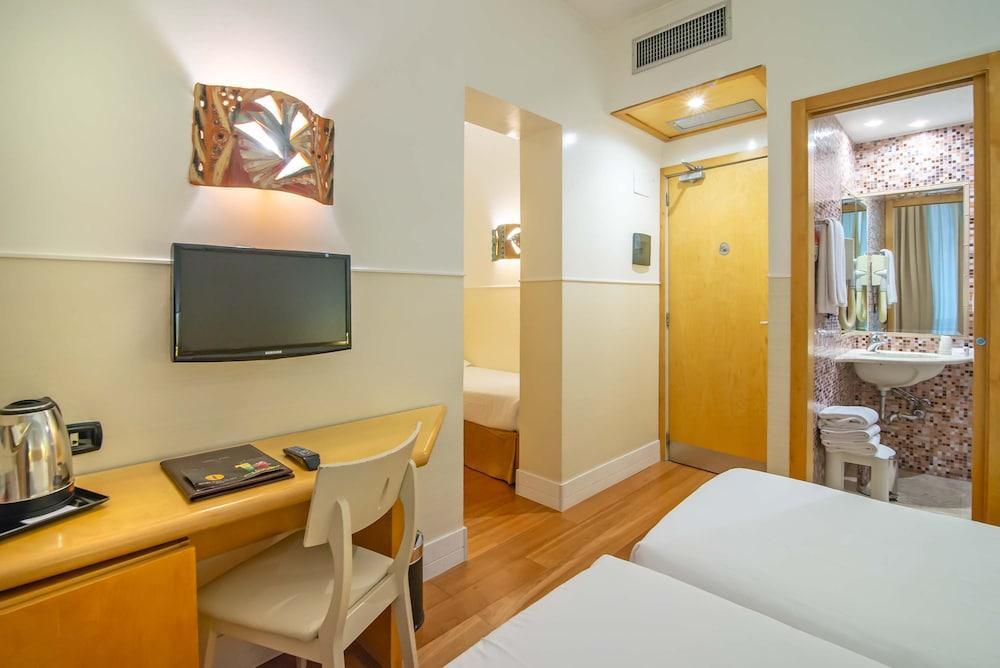 Hotel Aphrodite Room Type - Triple Room