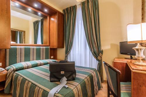 Raeli Hotel Archimede - Tap to explore photos