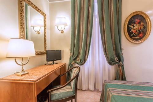 Raeli Hotel Archimede - Tap to explore photos