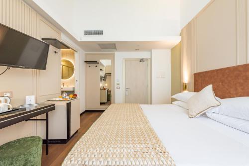 BEST WESTERN Artdeco Hotel - Tap to explore photos
