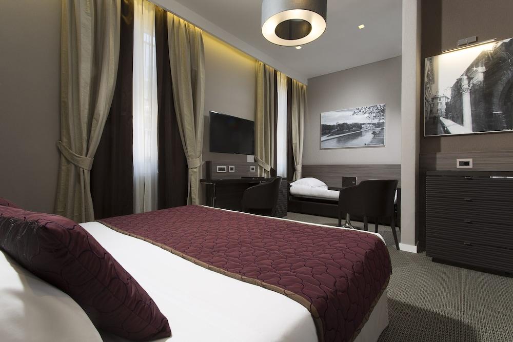 Hotel Artemide Room Type - Deluxe Triple Room Hotel Artemide Room Type - Deluxe Triple Room