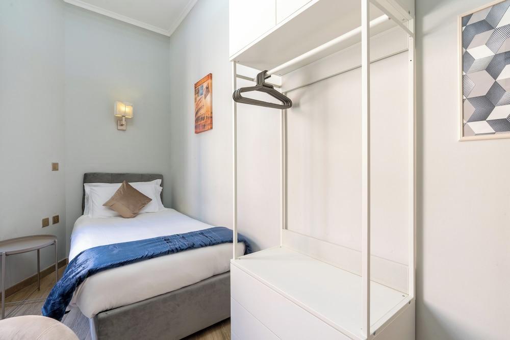 Giusi Rooms - Aetheria Esquilinus Guesthouse - Tap to explore photos