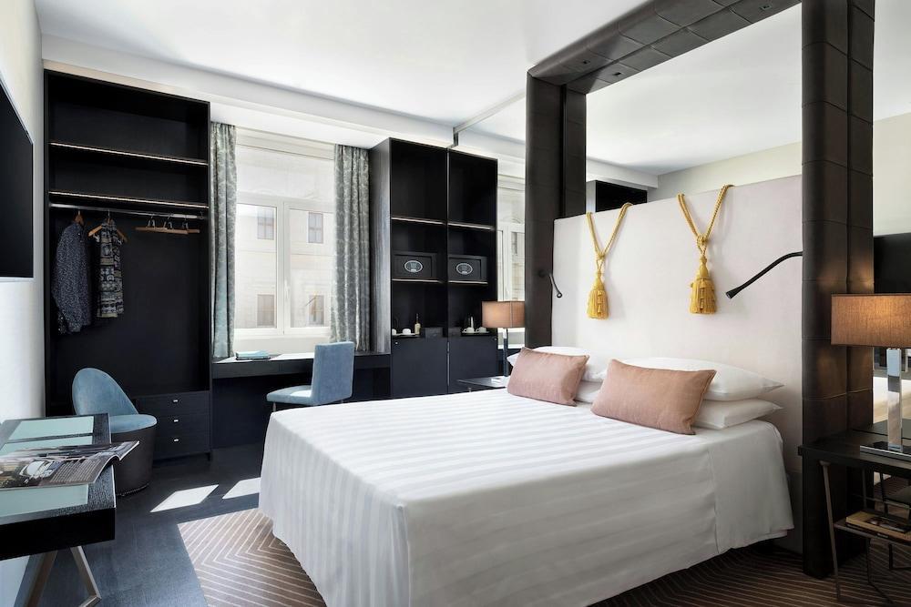 Sina Bernini Bristol, Autograph Collection Room Type - Superior Room, 1 King Bed (View)