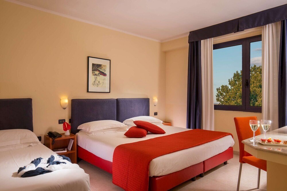 Best Western Blu Hotel Roma Room Type - Standard Triple Room, Multiple Beds, Non Smoking