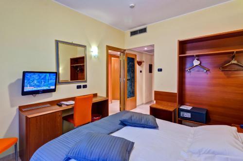 Best Western Blu Hotel Roma - Tap to explore photos
