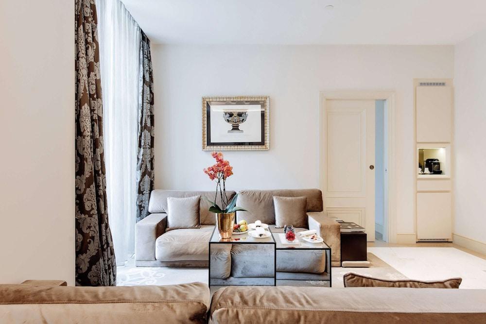 Aleph Rome Hotel, Curio Collection by Hilton Room Type - AUGUSTO SUITE