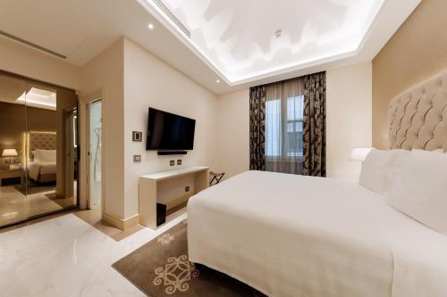Aleph Rome Hotel, Curio Collection by Hilton Room Type - KING ACCESSIBLE DELUXE RM