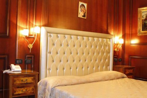Boutique Hotel Trevi - Tap to explore photos