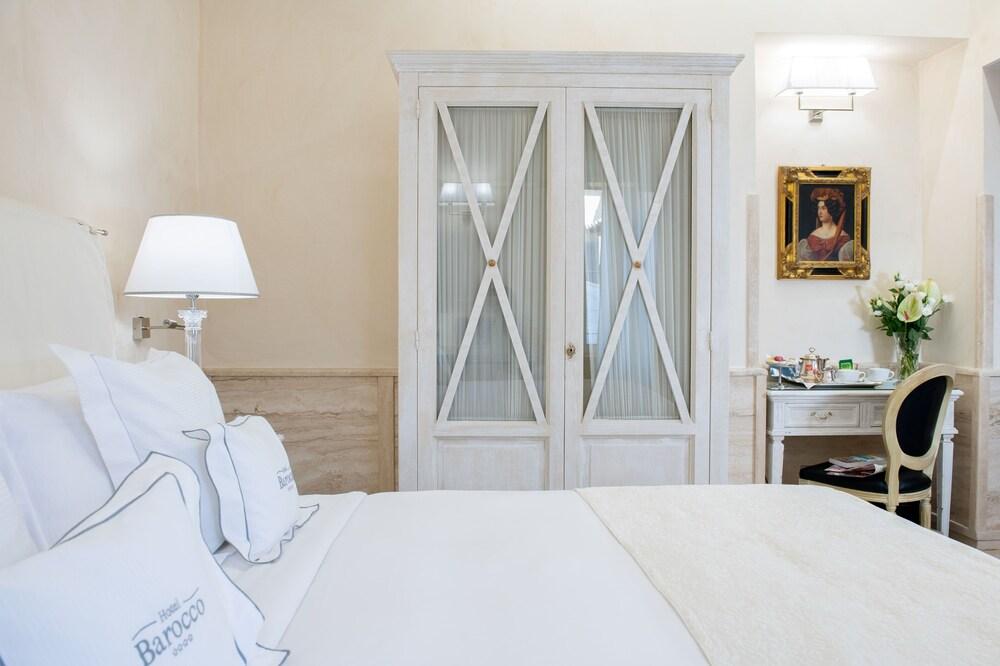 Hotel Barocco - Tap to explore photos