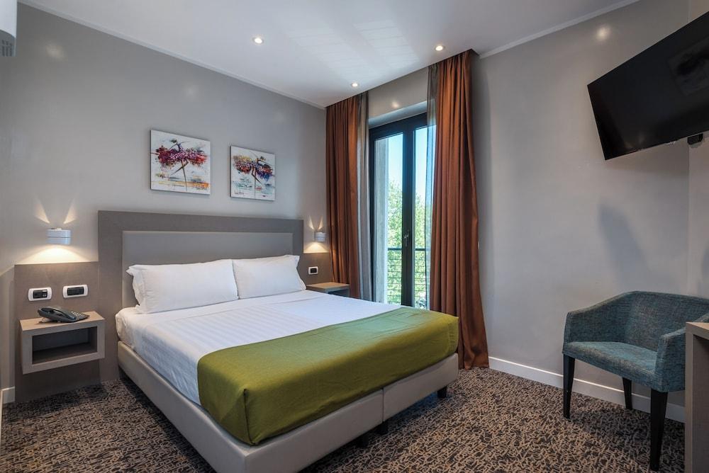 Noba Hotel e Residenze Room Type - Standard Quadruple Room Noba Hotel e Residenze Room Type - Standard Quadruple Room