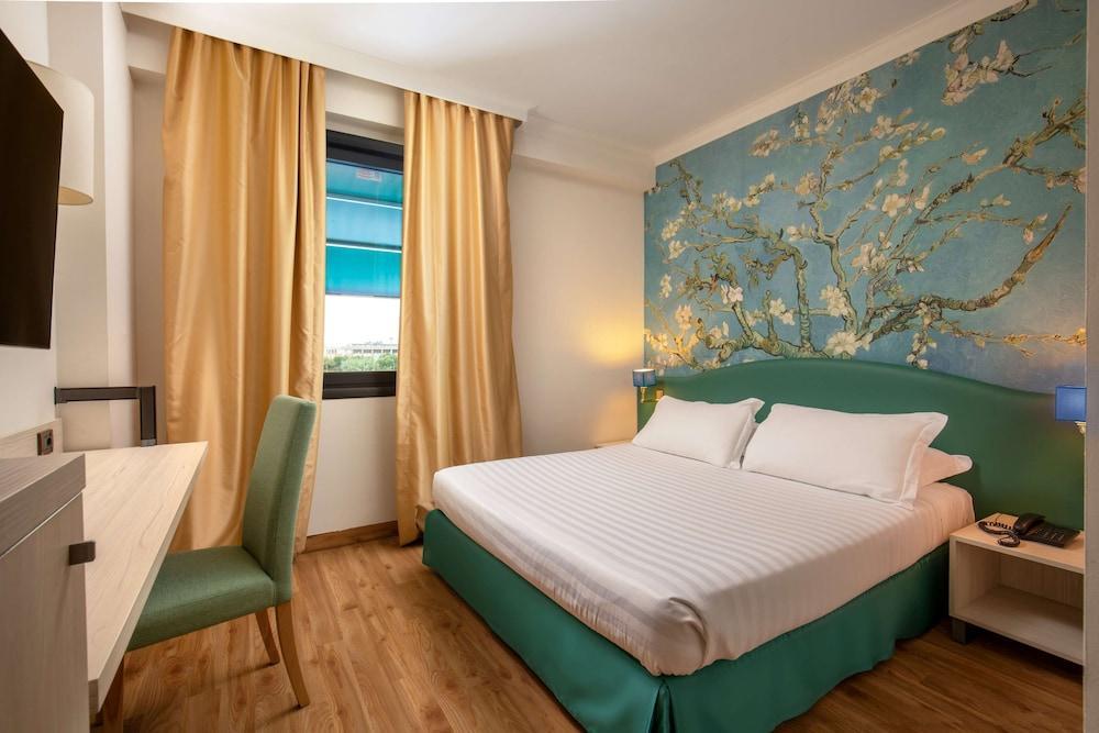 Best Western Park Hotel Room Type - Executive Room, 1 Queen Bed, Smoking, Pool View Best Western Park Hotel Room Type - Executive Room, 1 Queen Bed, Smoking, Pool View