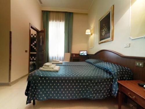 Hotel Cambridge - Tap to explore photos