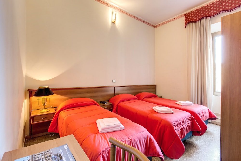 Hotel Cambridge Room Type - Standard Triple Room Hotel Cambridge Room Type - Standard Triple Room