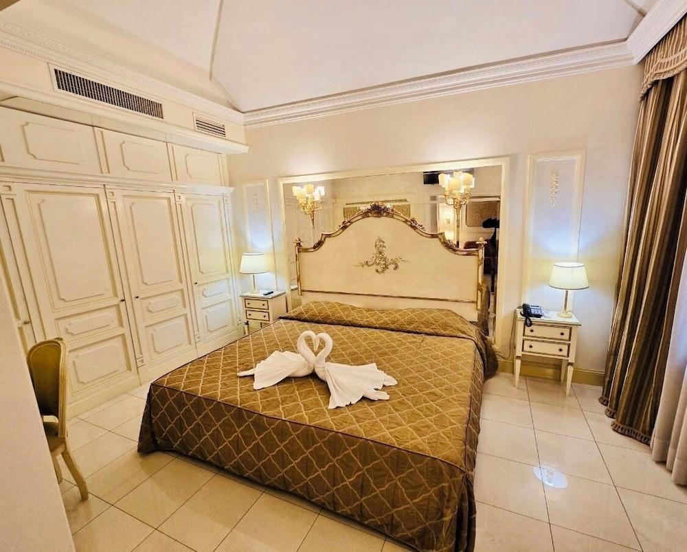 Champagne Palace Hotel