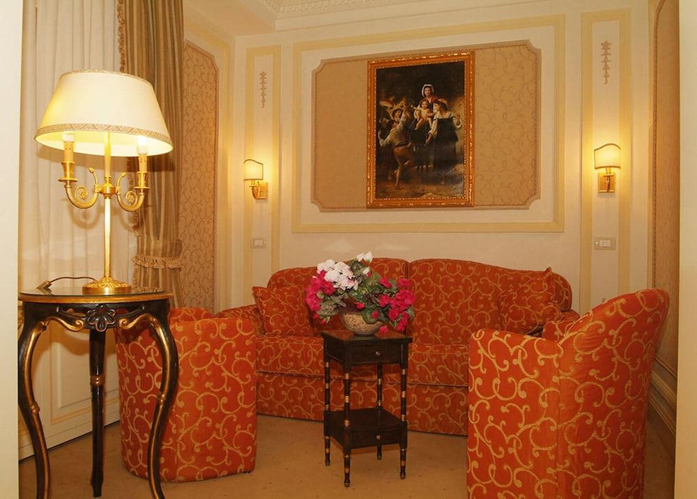Champagne Palace Hotel Room Type - Classic Studio Suite