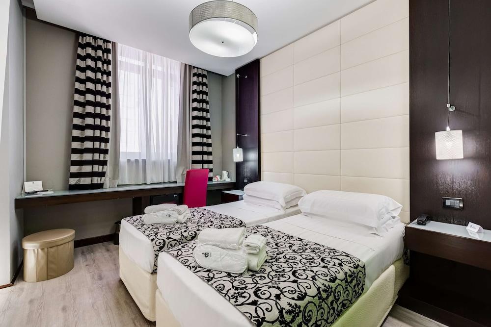 Best Western Cinemusic Hotel Room Type - Standard Room, 2 Twin Beds, Smoking