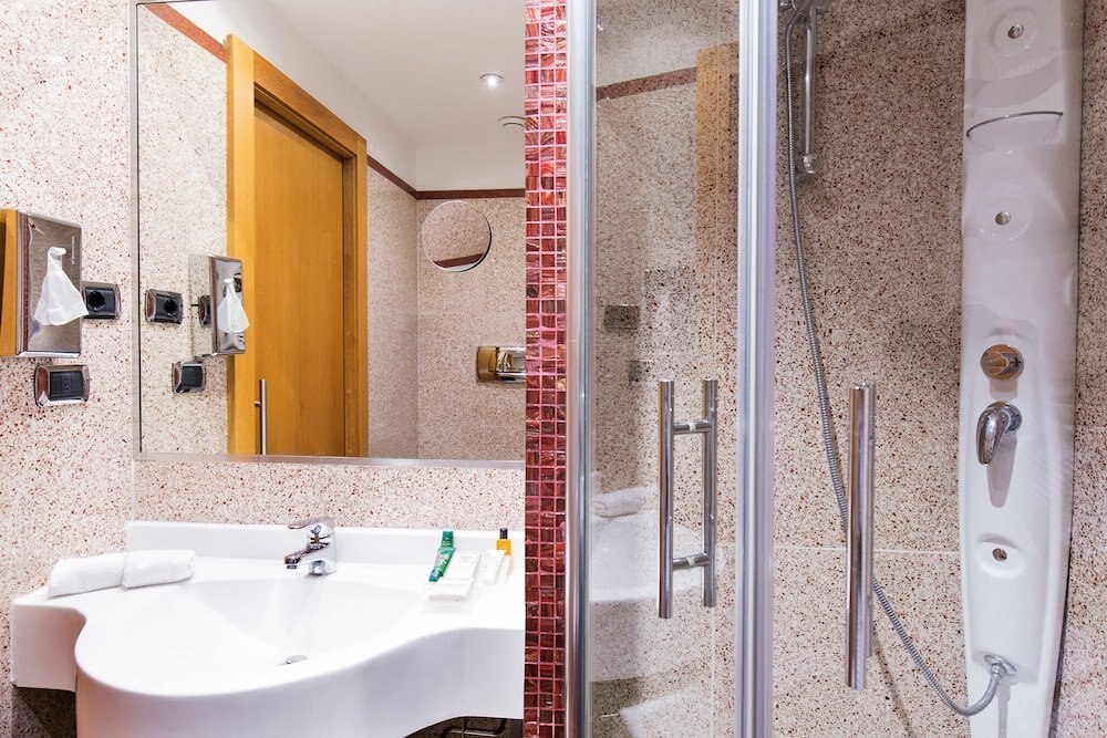 Hilton Garden Inn Rome Claridge - Tap to explore photos