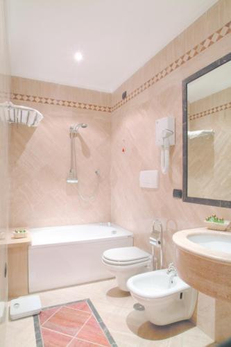 Colosseo Studio Suites - Tap to explore photos