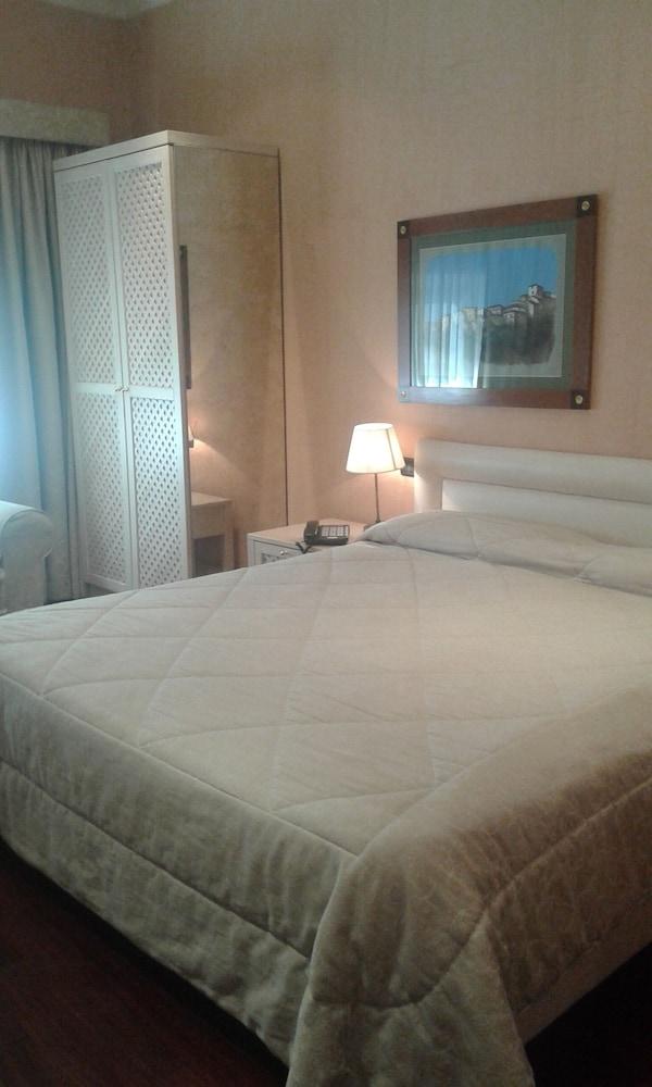 Colosseo Studio Suites Room Type - Suite