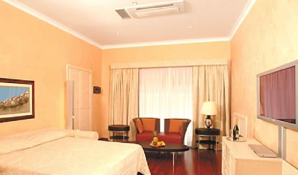 Colosseo Studio Suites