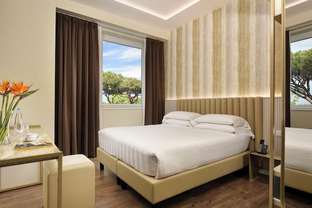 Hotel Isola Sacra Rome Airport Room Type - Superior Double or Twin Room, 1 Double Bed
