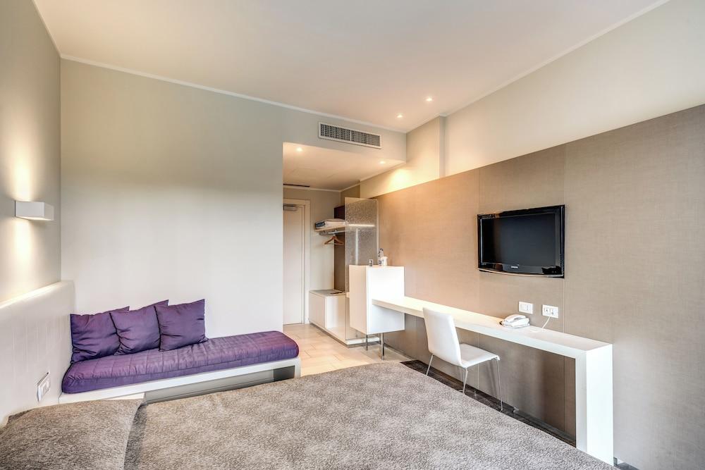 Hotel Isola Sacra Rome Airport - Tap to explore photos
