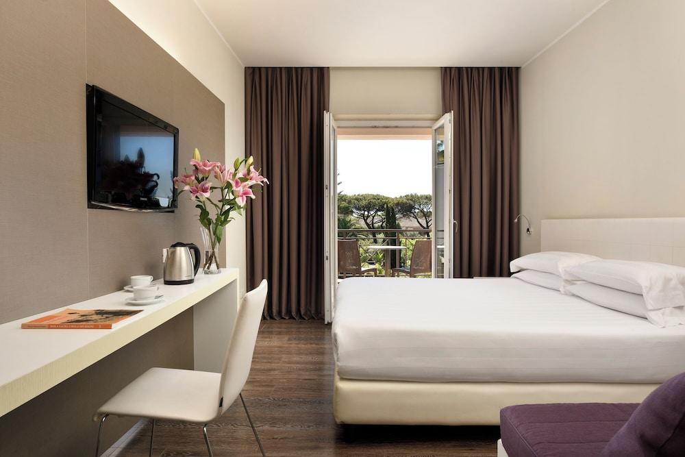 Hotel Isola Sacra Rome Airport Room Type - Deluxe Double or Twin Room, 1 Double Bed