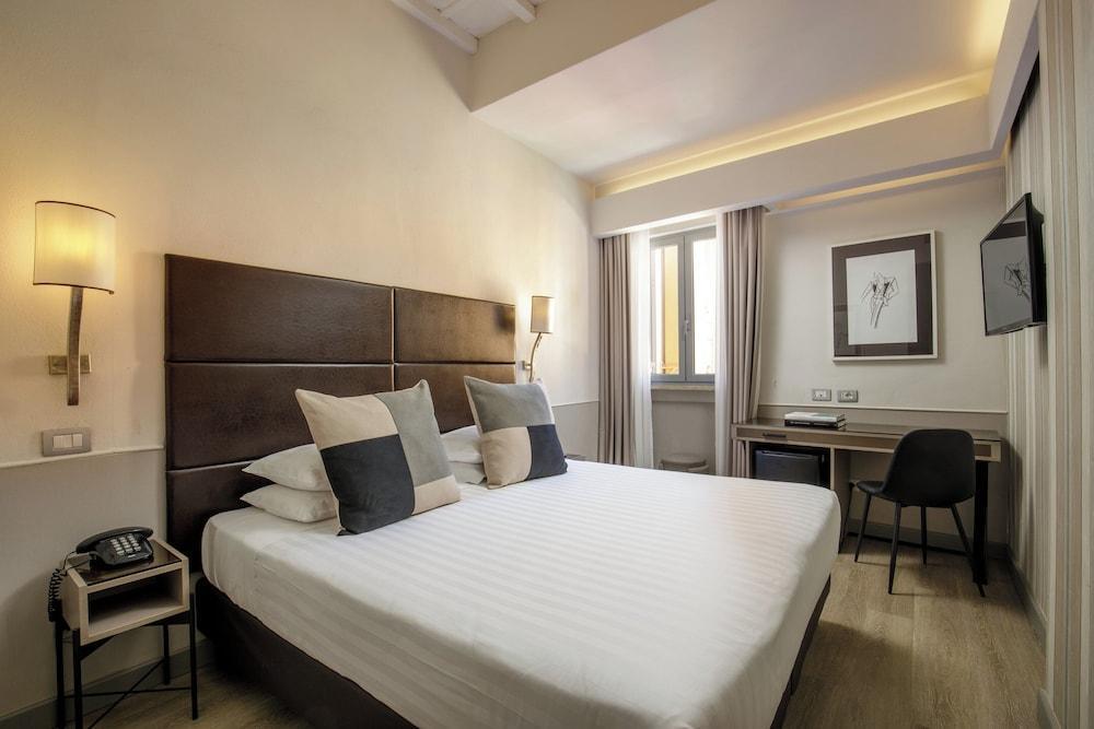 Condotti Boutique Hotel Room Type - Standard Double Room (Via della Croce 15)