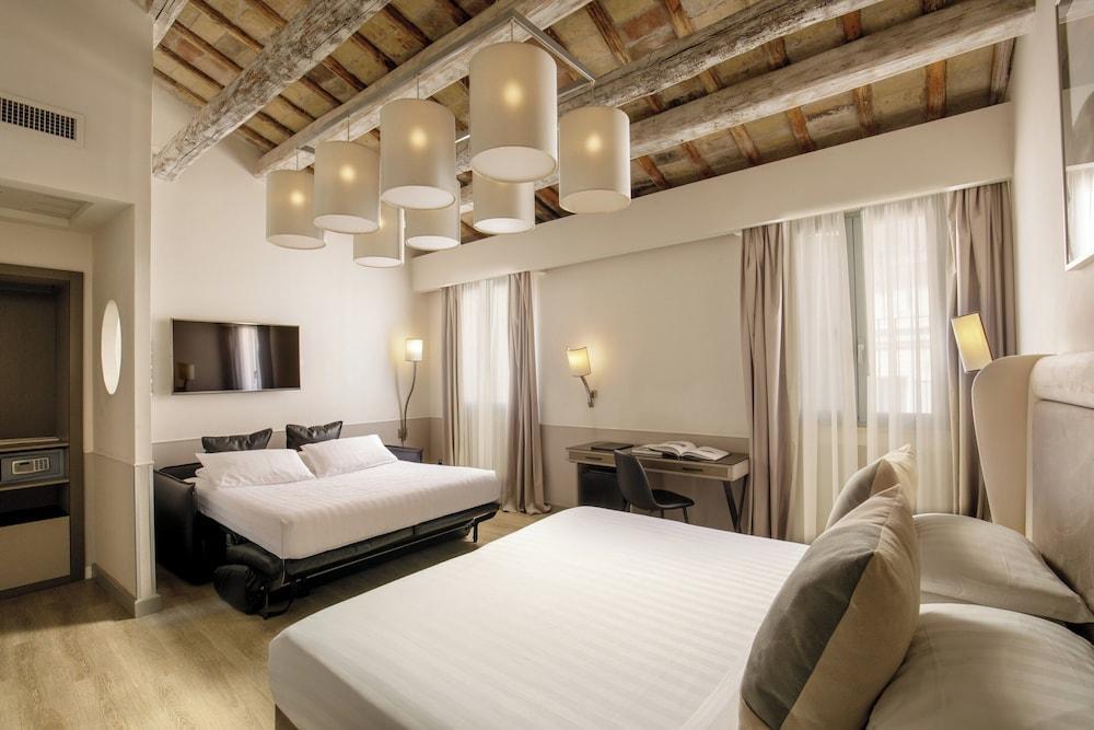Condotti Boutique Hotel Room Type - Camera Familiare (Via Della Croce 15) Condotti Boutique Hotel Room Type - Camera Familiare (Via Della Croce 15)