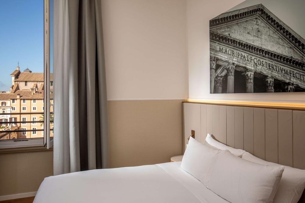 Cosmopolita Rome Colosseum, Tapestry Collection by Hilton Room Type - Premium Room, 1 King Bed