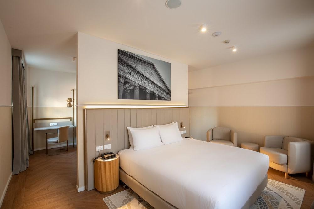 Cosmopolita Rome Colosseum, Tapestry Collection by Hilton Room Type - Junior Suite, 1 King Bed with Sofa bed Cosmopolita Rome Colosseum, Tapestry Collection by Hilton Room Type - Junior Suite, 1 King Bed with Sofa bed