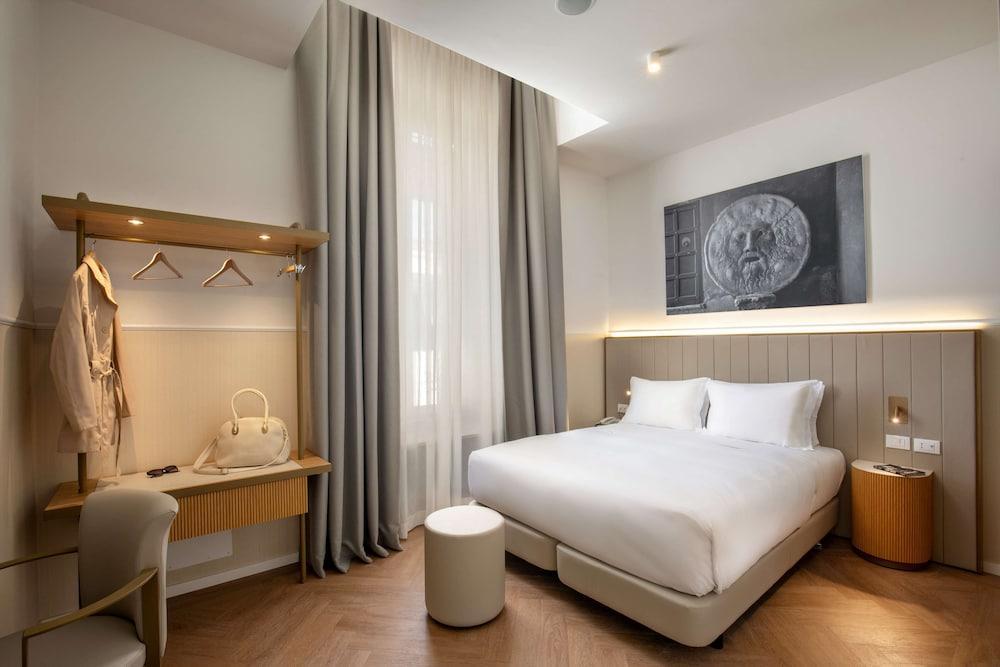 Cosmopolita Rome Colosseum, Tapestry Collection by Hilton Room Type - Superior Room, 1 King Bed