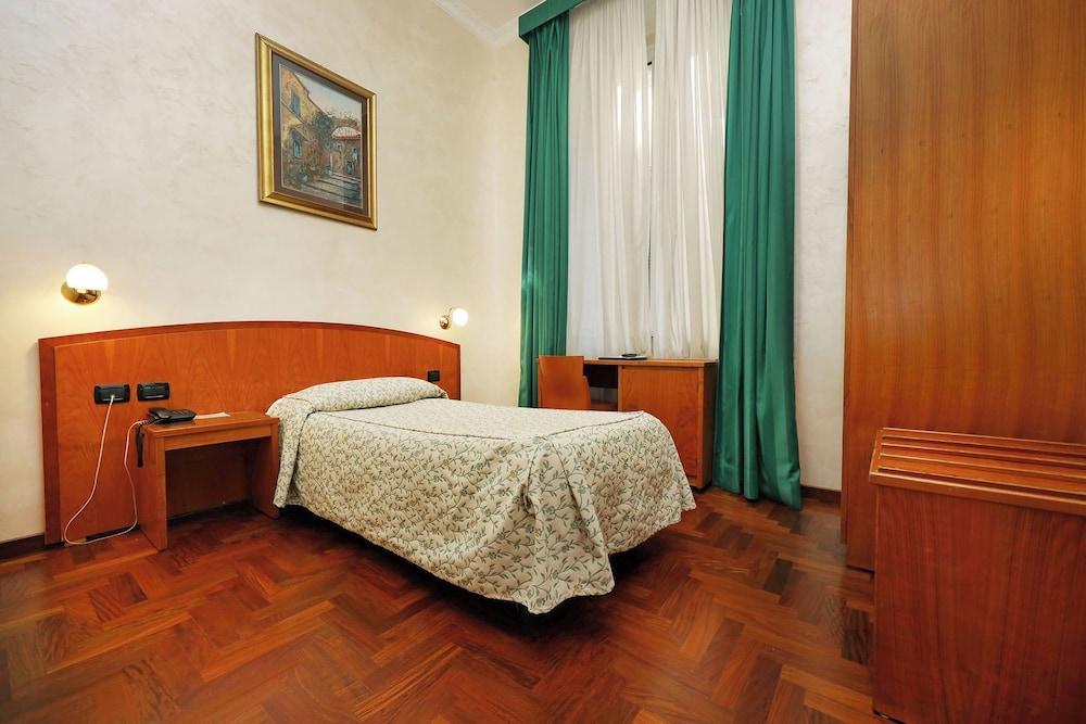 Hotel Corot - Tap to explore photos