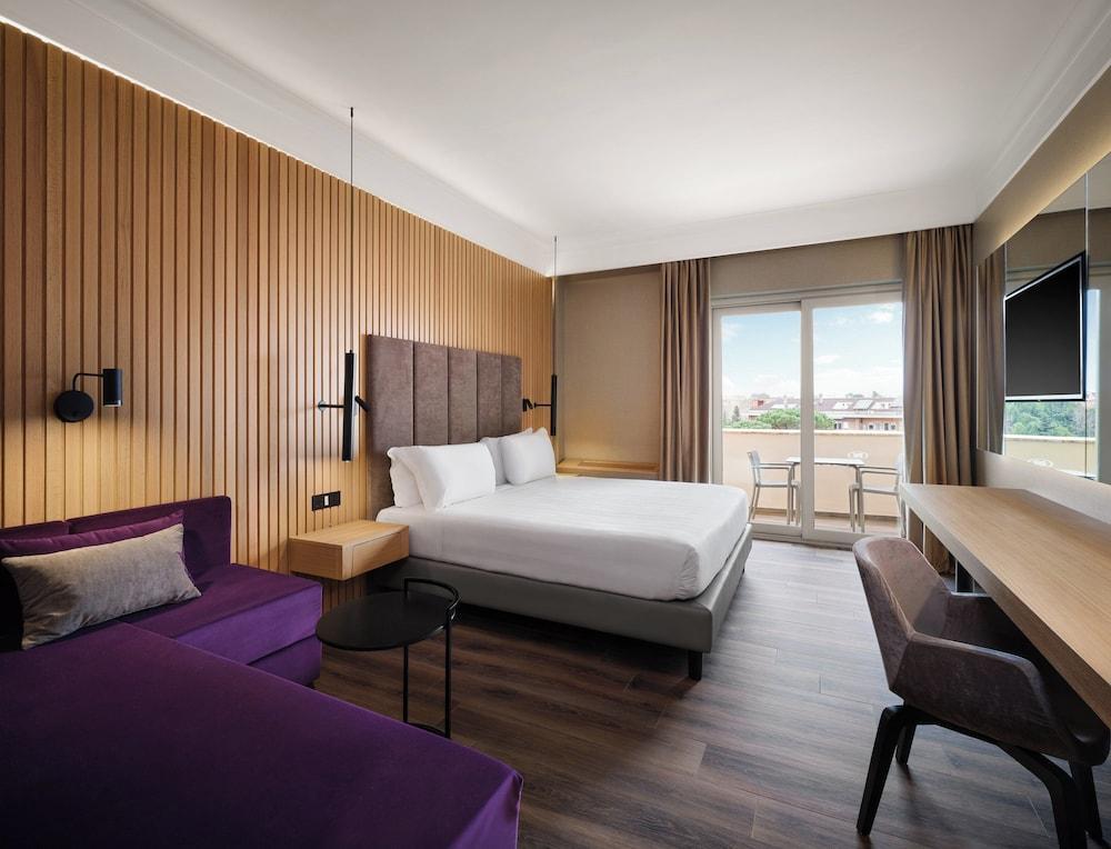 Crowne Plaza Rome-St. Peter's Hotel & Spa Room Type - Premium Room, 1 King Bed
