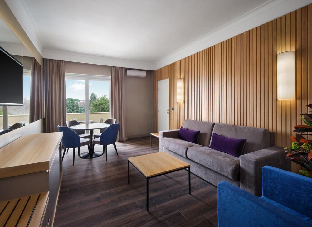 Crowne Plaza Rome-St. Peter's Hotel & Spa Room Type - 1 Bedroom Suite 2 Twin