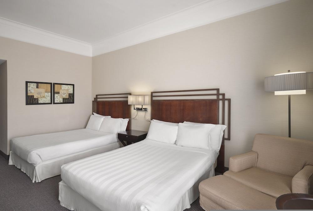Crowne Plaza Rome-St. Peter's Hotel & Spa - Tap to explore photos
