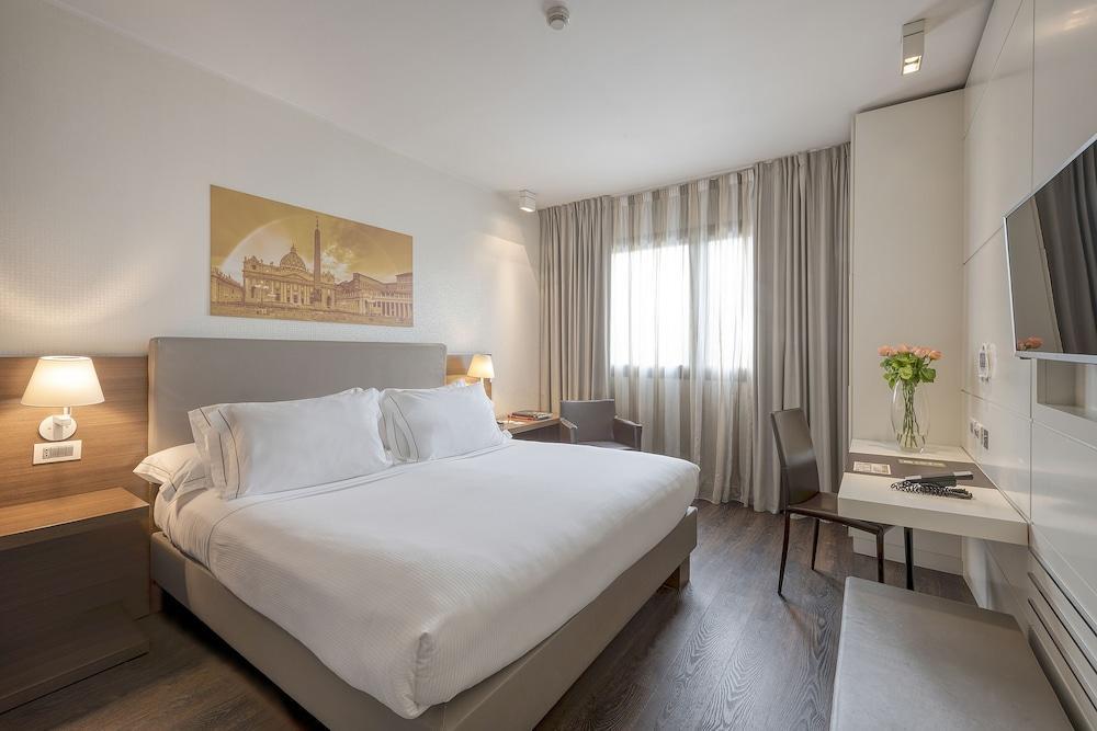 H10 Roma Città Room Type - Premium Double or Twin Room, City View, Executive Level
