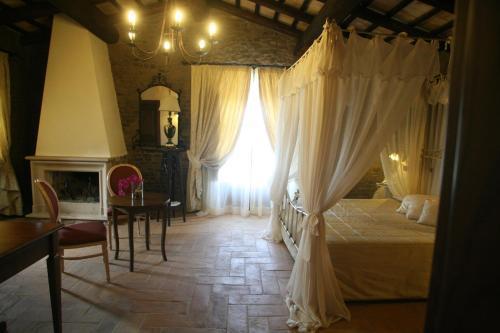 Relais Castrum Boccea - Tap to explore photos