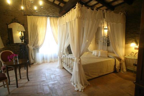 Relais Castrum Boccea - Tap to explore photos