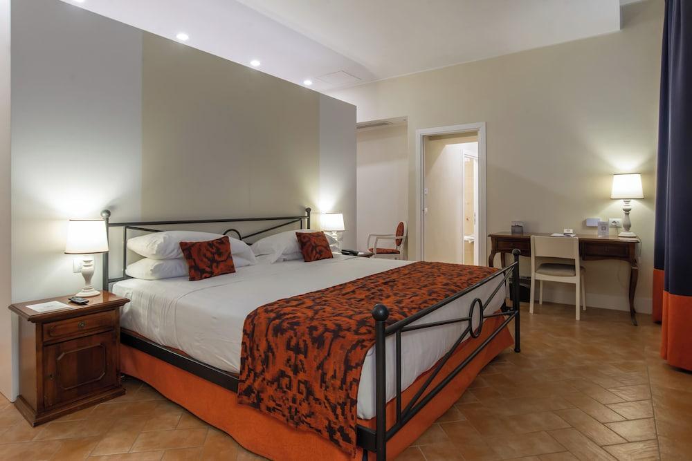 Donna Camilla Savelli – VRetreats Room Type - Prestige "Chiostro"