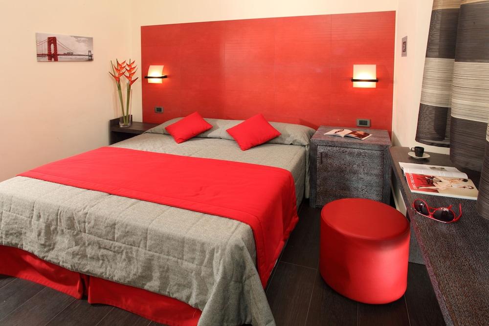 Hotel del Corso - Tap to explore photos