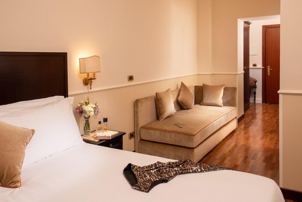 Hotel del Corso Room Type - Standard Triple Room Hotel del Corso Room Type - Standard Triple Room