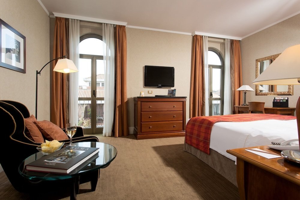 Hotel Dei Mellini Room Type - Deluxe King