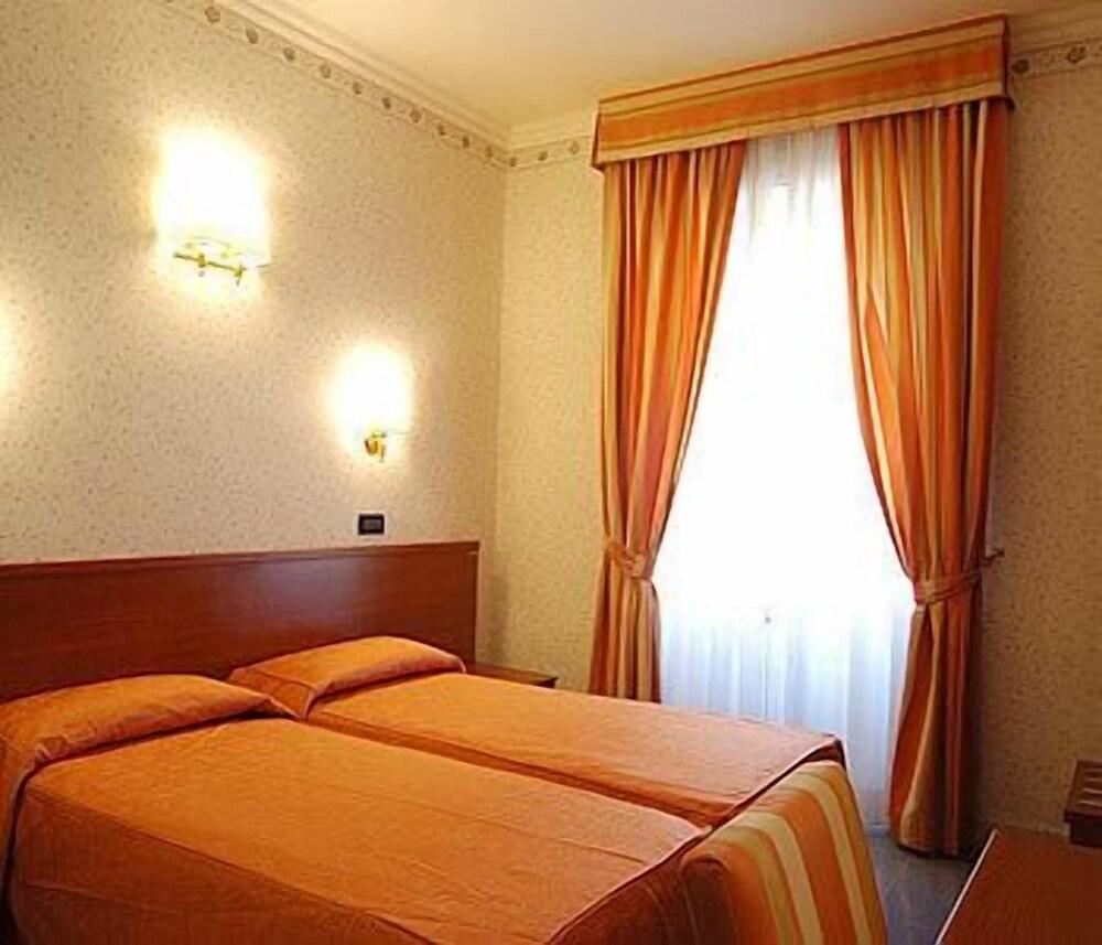 Hotel Dina Room Type - Double or Twin Room