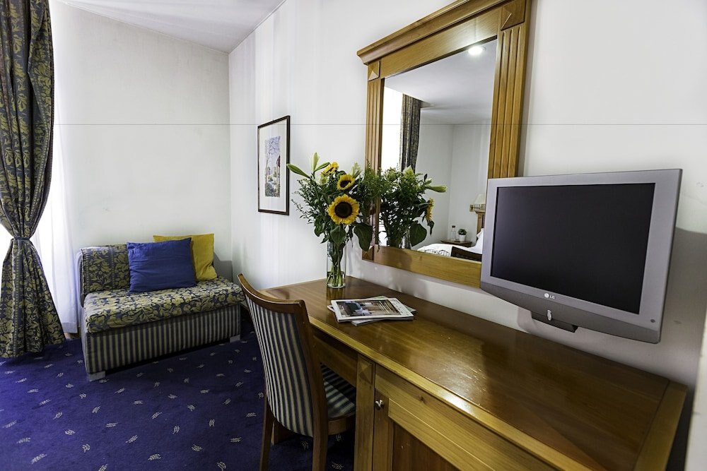 Hotel Diplomatic Room Type - Double or Twin STANDARD