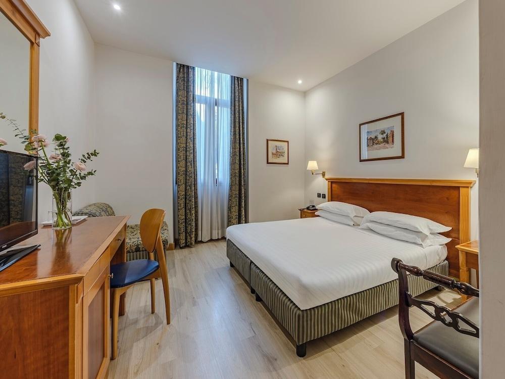 Hotel Diplomatic Room Type - Standard Double Room, 1 Double or 2 Twin Beds Hotel Diplomatic Room Type - Standard Double Room, 1 Double or 2 Twin Beds